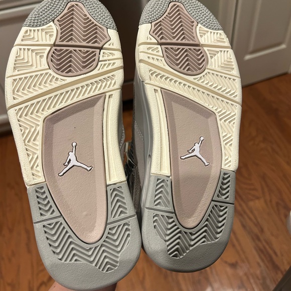 Nike Air Jordan 4 Retro - Picture 6 of 8